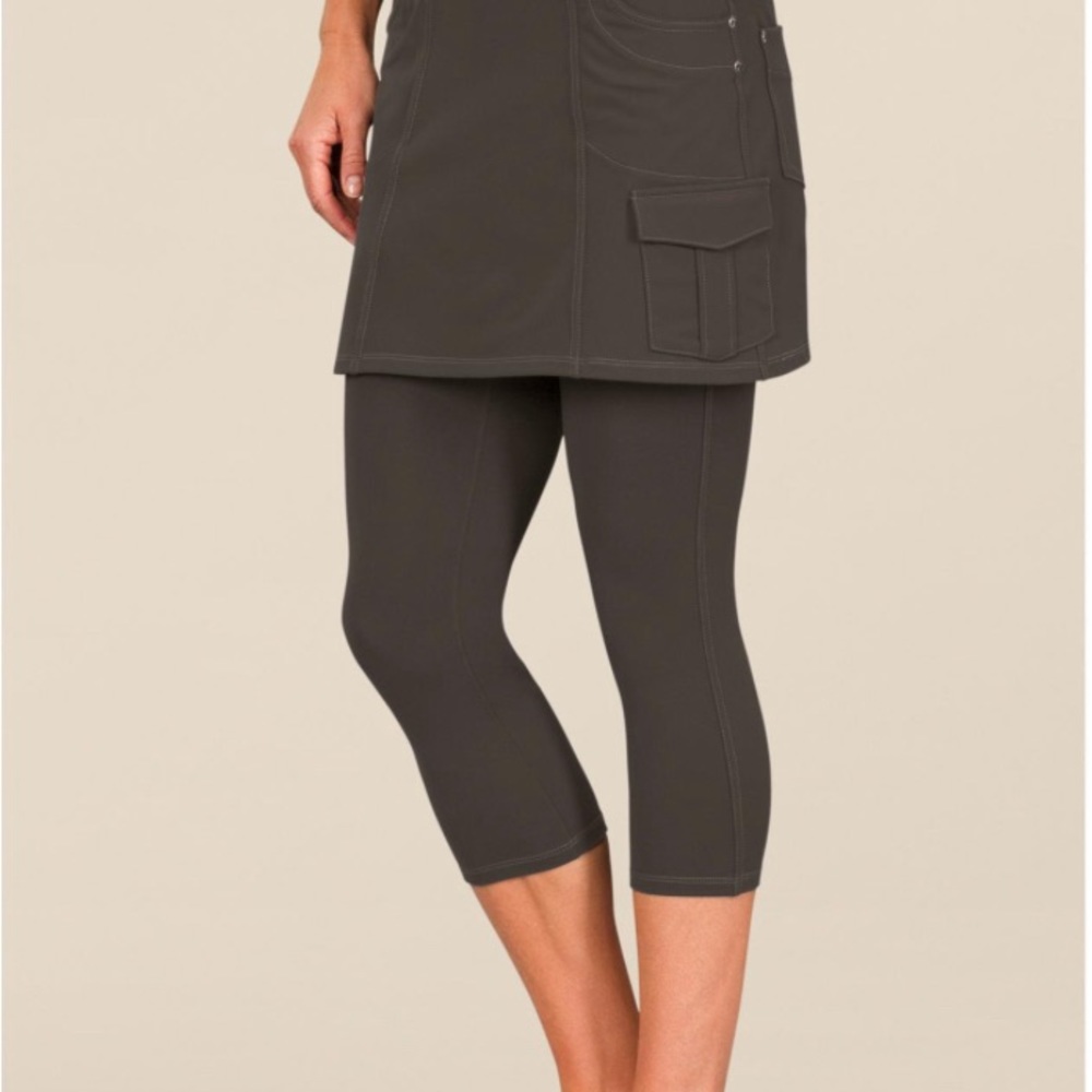 Athleta Bettona 2-in-1 Skirted Capri S